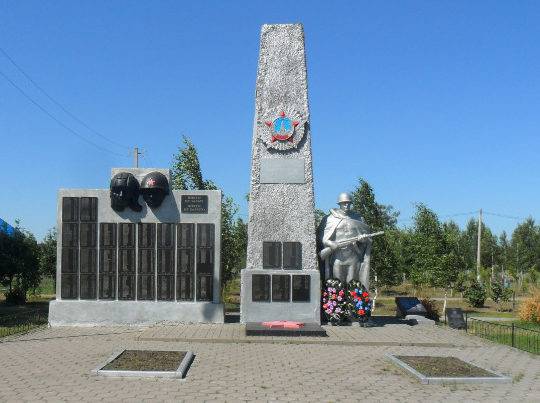 с. Городище Старооскольского р-на.  Памятник по улице Ленина 199а, установленный на братской могиле, в которой похоронено 44 советских воина, в т.ч. 36 неизвестных, погибших в 1943 году.